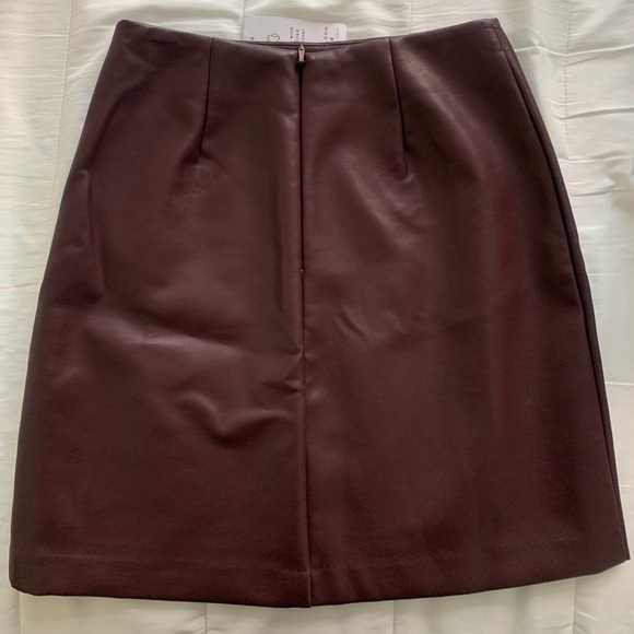 Burgundy leather look mini skirt - Picture 3 of 5